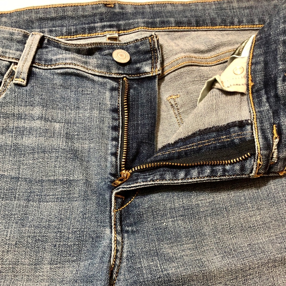 Levi’s Women’s Stretch Bermuda Jean Shorts - 30 - Picture 3 of 14